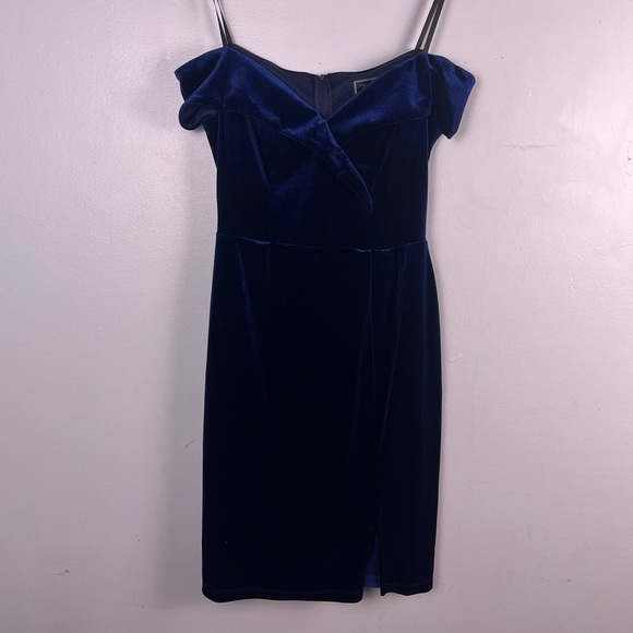 rebecca b Dresses & Skirts - Rebecca B Velvet Formal Dress SIZE 6 Blue Short Prom Evening Form Fit side slit